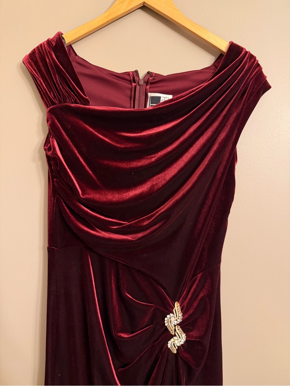 Tadashi Shoji Velvet Asymmetrical Gown Velvet Dress Burgundy X-Large (runs small - Picture 3 of 10